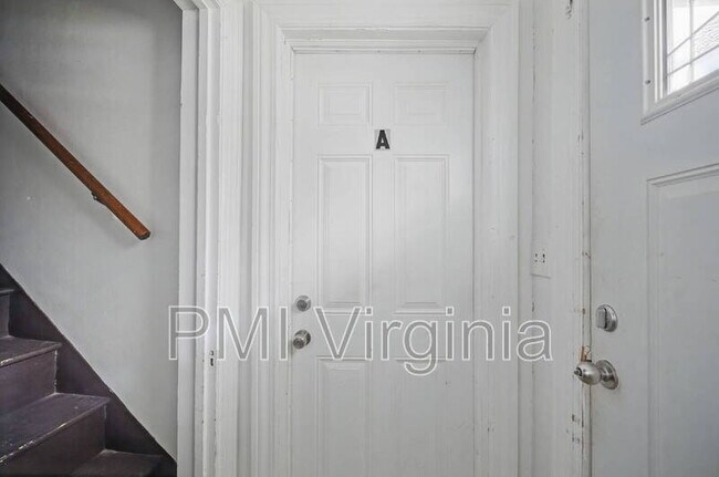 Building Photo - 3841 Chatham Cir