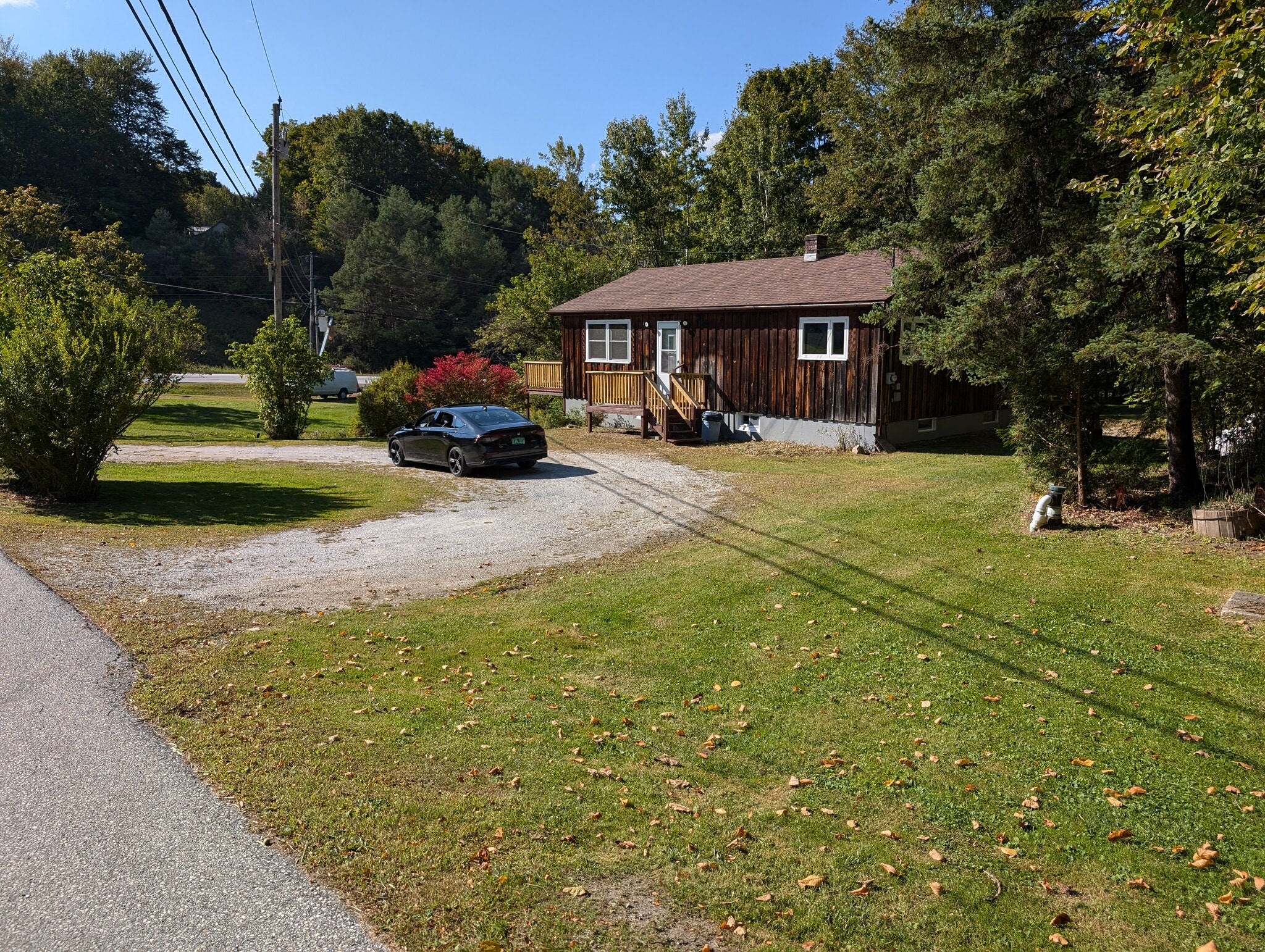 Front of house and driveway - 37 Sangamon Rd