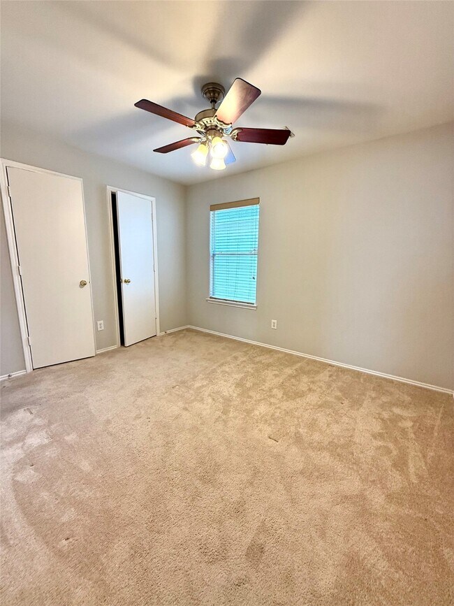 Building Photo - 24542 Lakecrest Village Dr