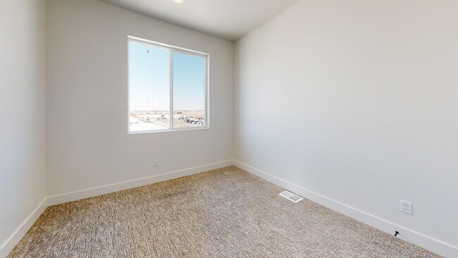 Building Photo - 547 W 1810 N