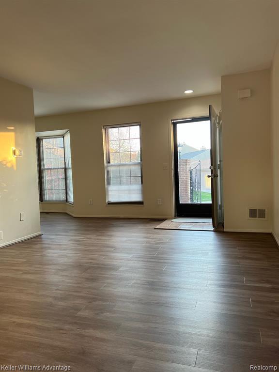 Building Photo - 22242 Edgewater