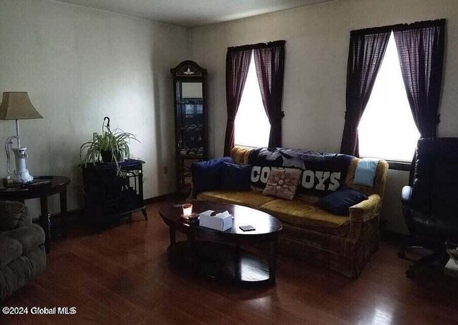 Building Photo - 24 Vosburgh Rd