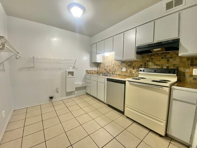 Building Photo - 4613 Belton Ave