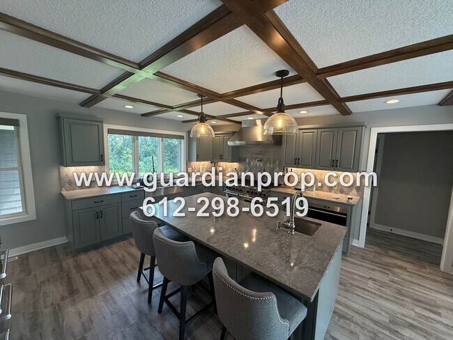 Building Photo - Fully Updated House on 3 1/2 Acres for Oct...