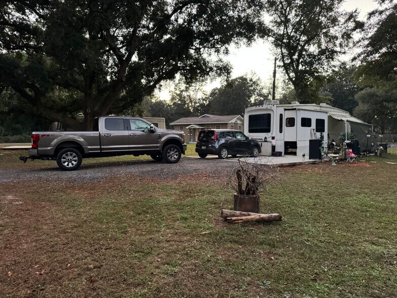 Building Photo - 11947 Woodland Ave