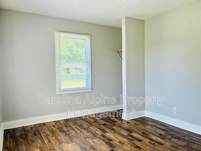 Building Photo - 113 Bingo Ln