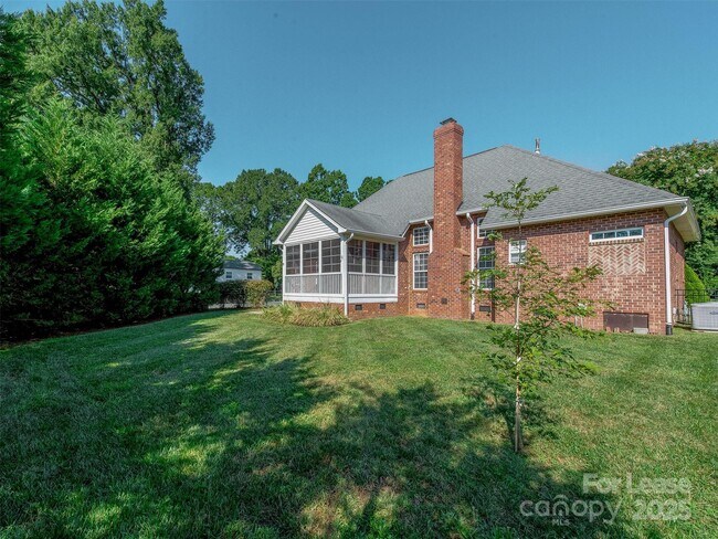 Building Photo - 1200 Mendenhall Ct