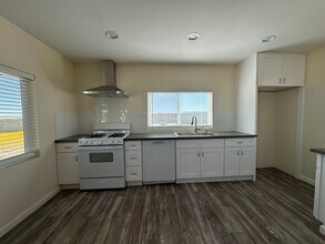 Building Photo - PRIVACY! PRIVACY! Cute newly remodeled 2 bed/1 bath home!