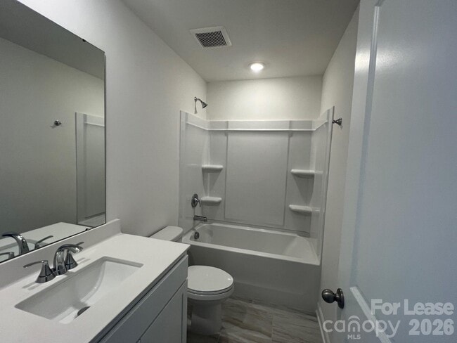 Building Photo - 1548 31st St NE