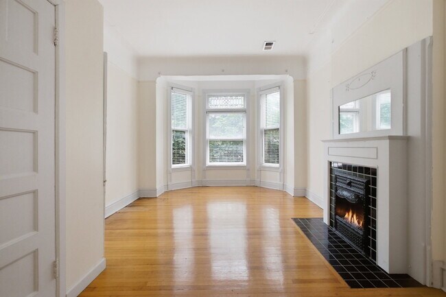 Building Photo - 2522 N Burling St