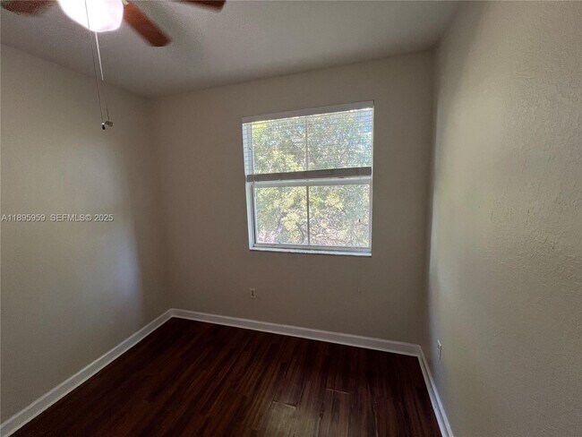 Building Photo - 2903 SE 17th Ave