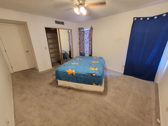 Building Photo - 9975 E Gray Hawk Dr