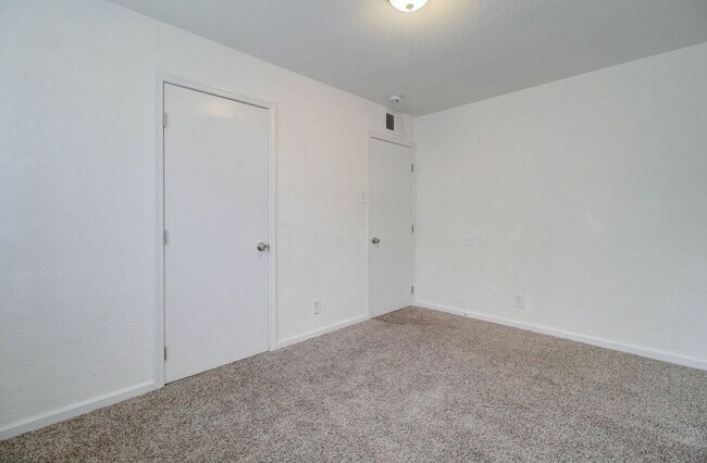 Building Photo - 5657 N 39th Ave