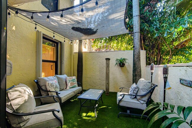 Building Photo - 20 Via Lago