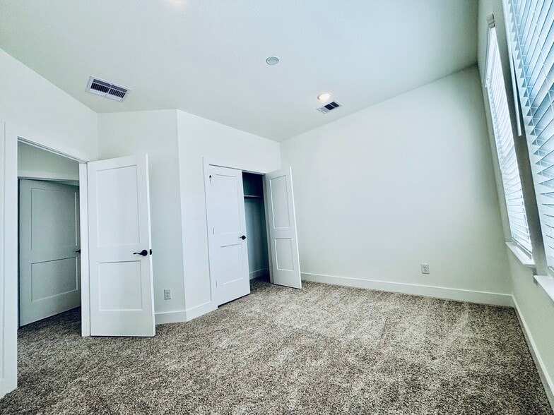 Building Photo - 15110 Dry Creek Junction Pl