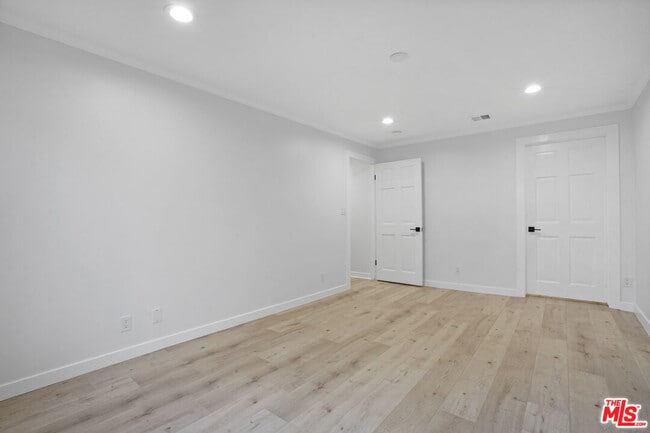 Building Photo - 914 Evergreen St