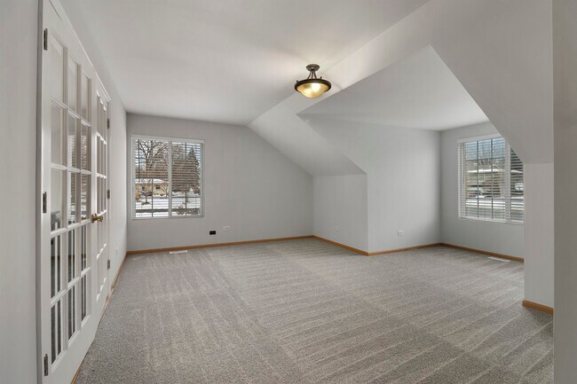 Building Photo - 1462 Glen Ellyn Rd