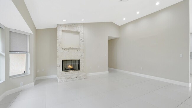 Building Photo - 1412 NE 53rd Ct