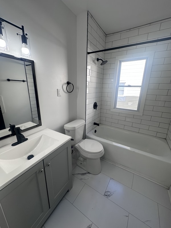 Building Photo - 4126 E 143rd St