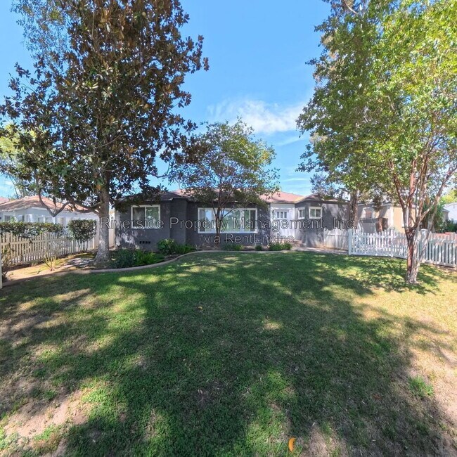 Building Photo - 4025 Terracina Dr