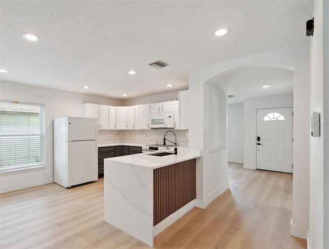 Building Photo - 10618 Clarcona Ocoee Rd