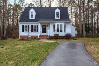 Building Photo - Beautiful 3 Bedroom, 2 Bathroom Home in Ch...
