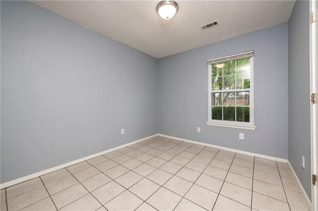 Building Photo - 3408 W Olive St