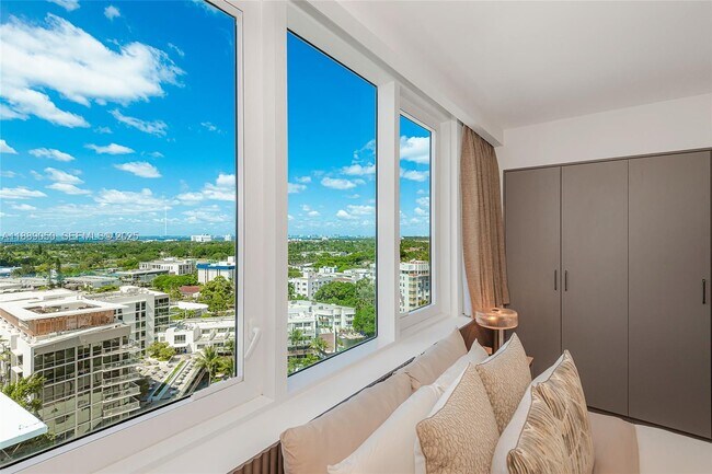 Building Photo - 2301 Collins Ave