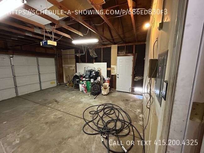 Building Photo - 637 Laurelwood Cir