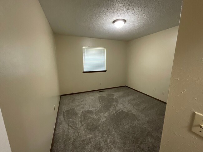 Building Photo - 5120 SE 53rd St