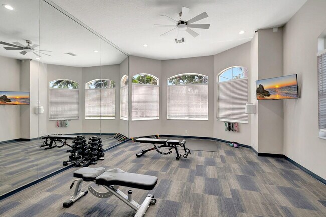 Building Photo - 5063 Ventura Dr
