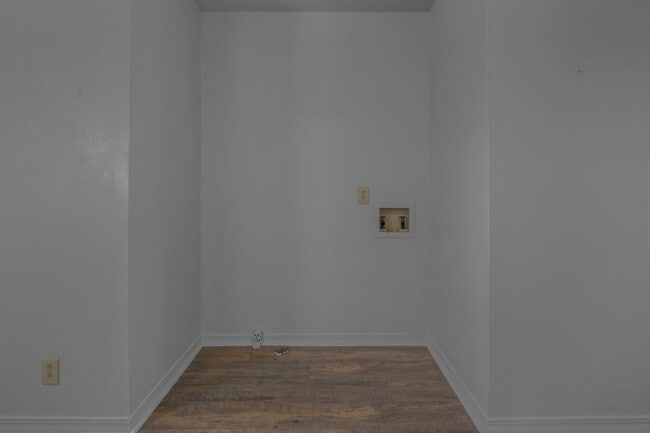 Building Photo - Beautiful Duplex Located near Downtown Columbia!