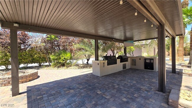 Building Photo - 5536 Breecher Ave