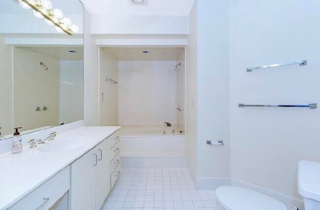 Building Photo - 23033 Via Stel