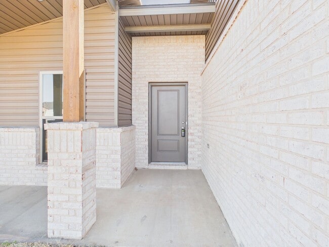 Building Photo - 3007 Farmyard Dr