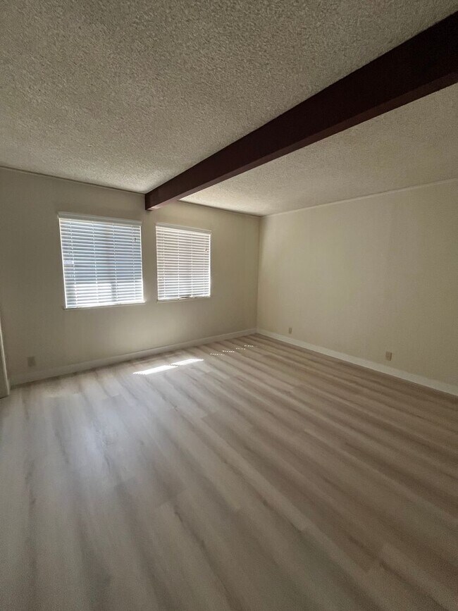 Building Photo - Adeline 615-617