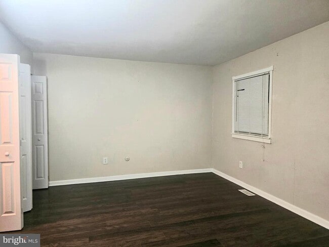 Building Photo - 1136 Fox Run