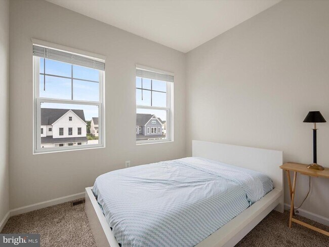 Building Photo - 113 Heyford Dr