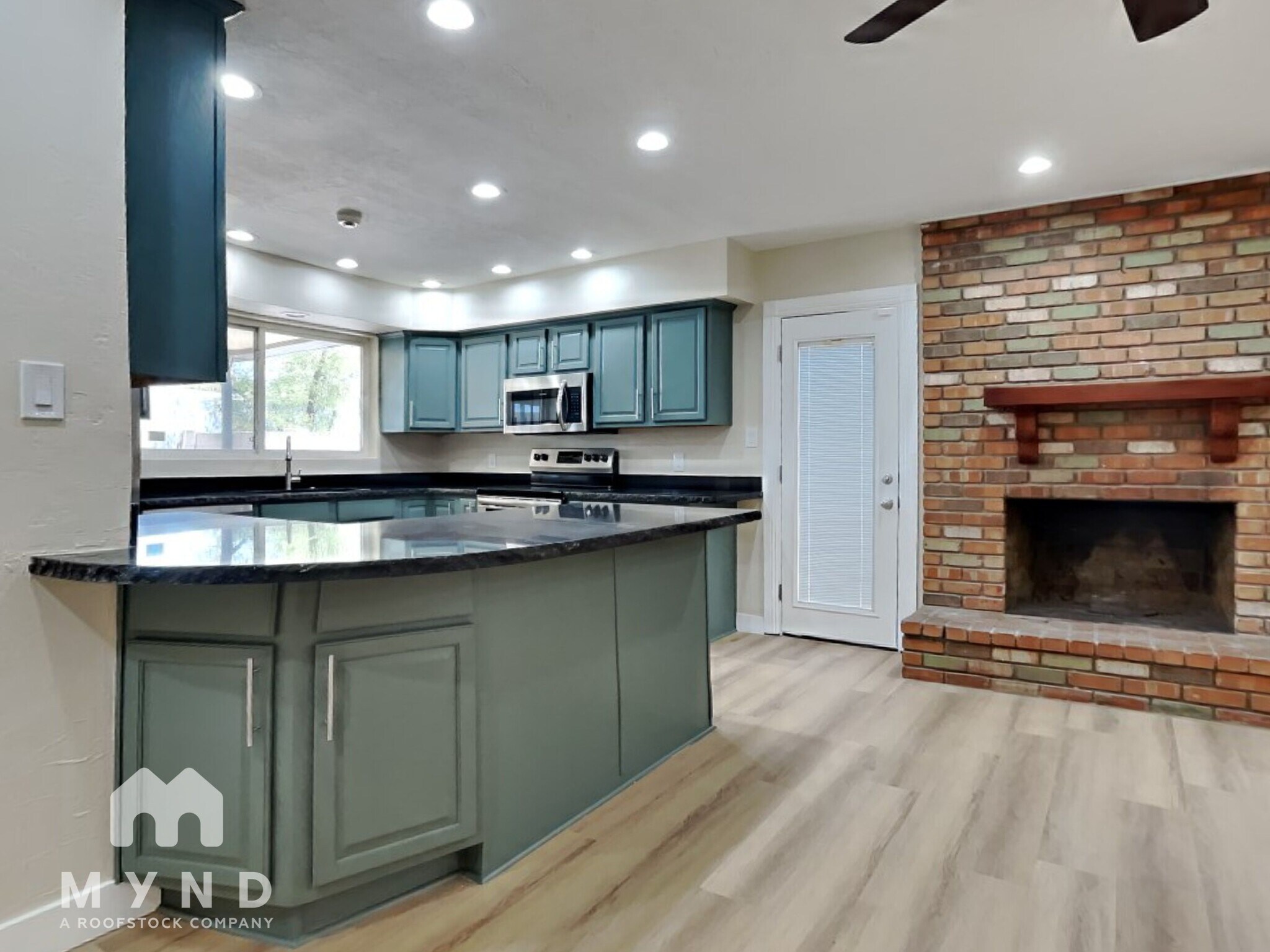 Building Photo - 5721 S Siesta Ln