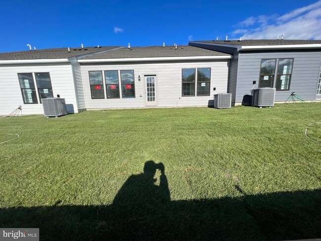 Building Photo - 496 Hanson St