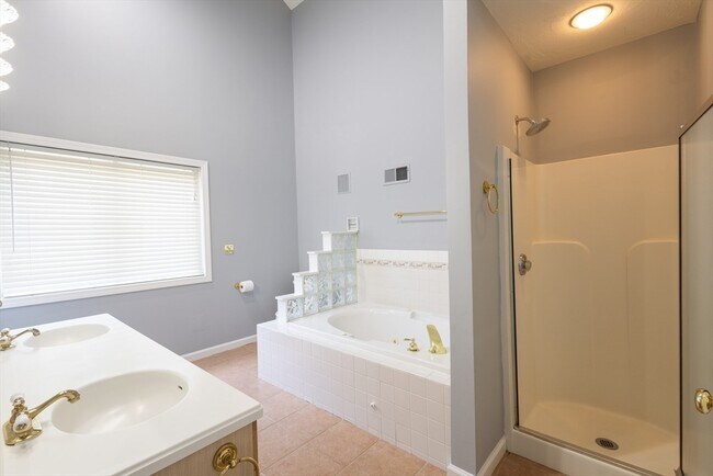 Building Photo - 445 Captain Eames Cir