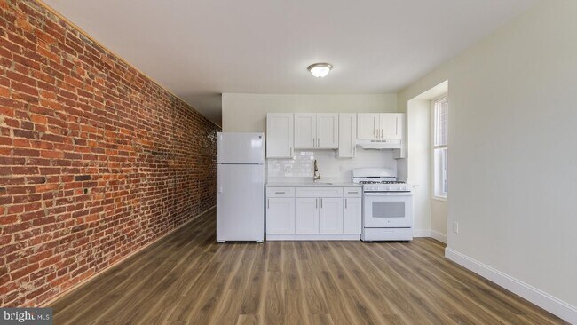 Building Photo - 149 W Sharpnack St
