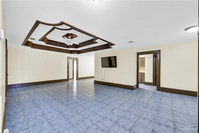 Building Photo - 17 Pin Oak Rd