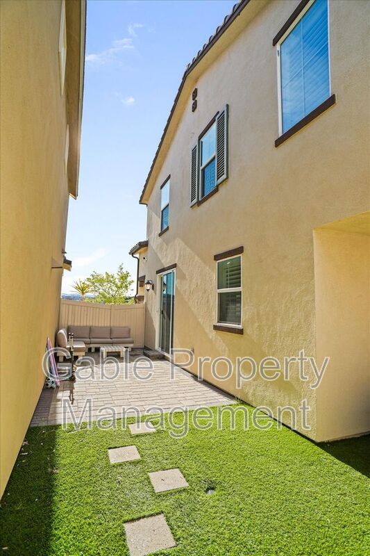 Building Photo - 27605 Sawtooth Ln