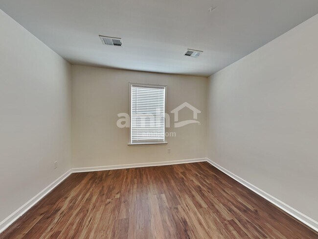 Building Photo - 125 Bur Oak Dr