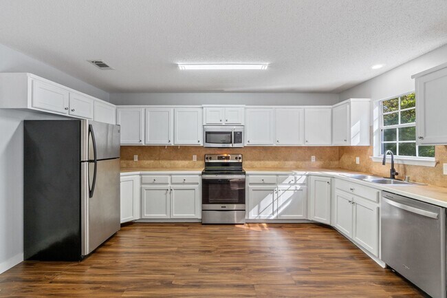 Building Photo - Home in Haskell