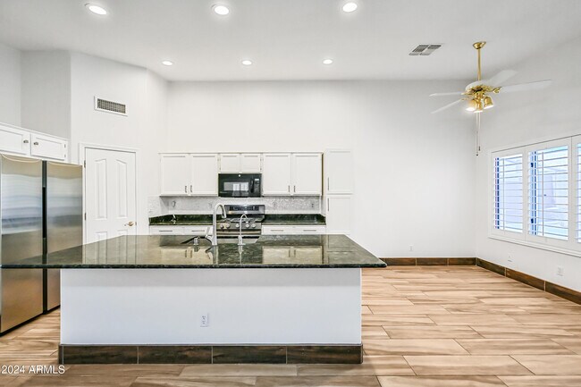 Building Photo - 4436 E Mountain Sage Dr