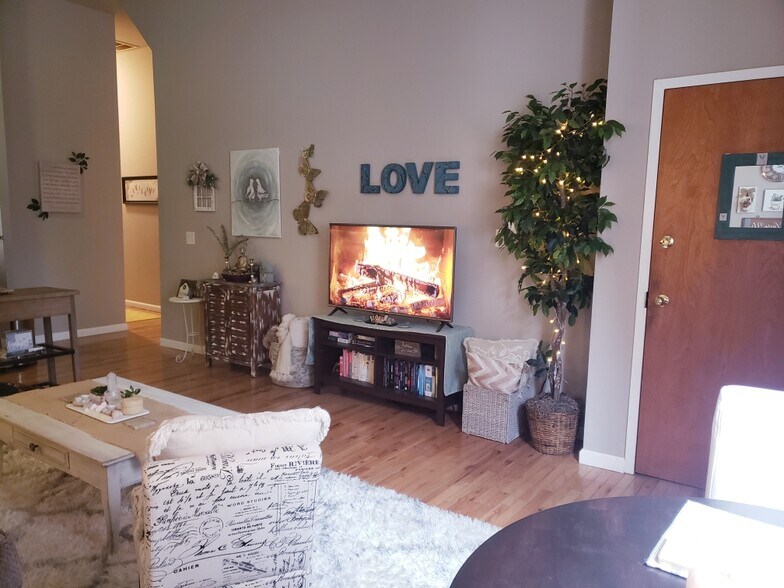Living Room and Entry Door - 1502 Mount Vernon St