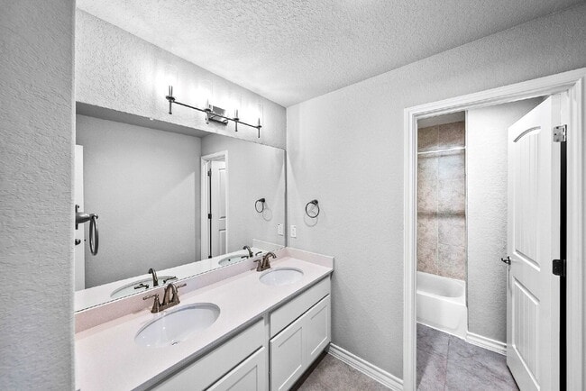 Building Photo - Rare Cibolo Canyons Opportunity | Guest Suite Downstairs, Optional 5th Bedroom, No Carpet, No Rea...