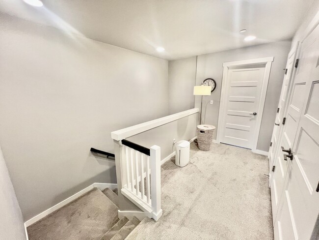 Building Photo - 3Bd/2.5Ba Lynnwood Townhouse